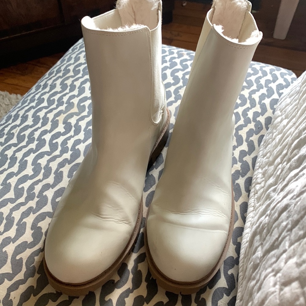 Loft Cream Pull on Chelsea style boots size 7.5